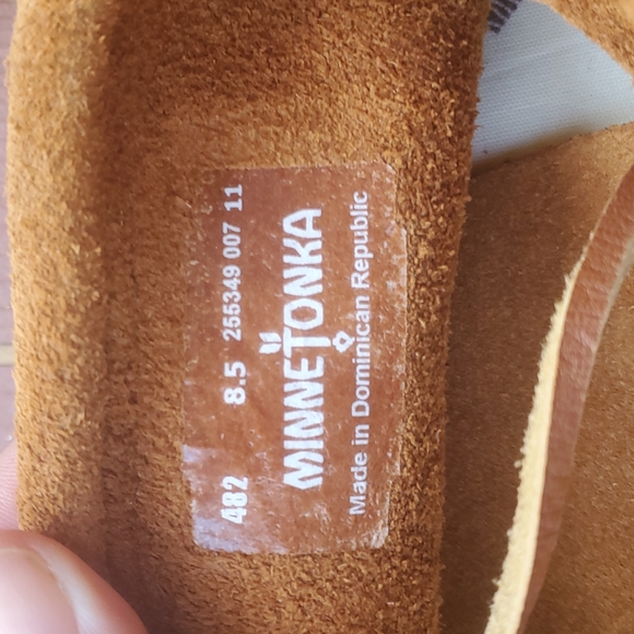 Minnetonka Moccasins 8.5 - Picture 4 of 9